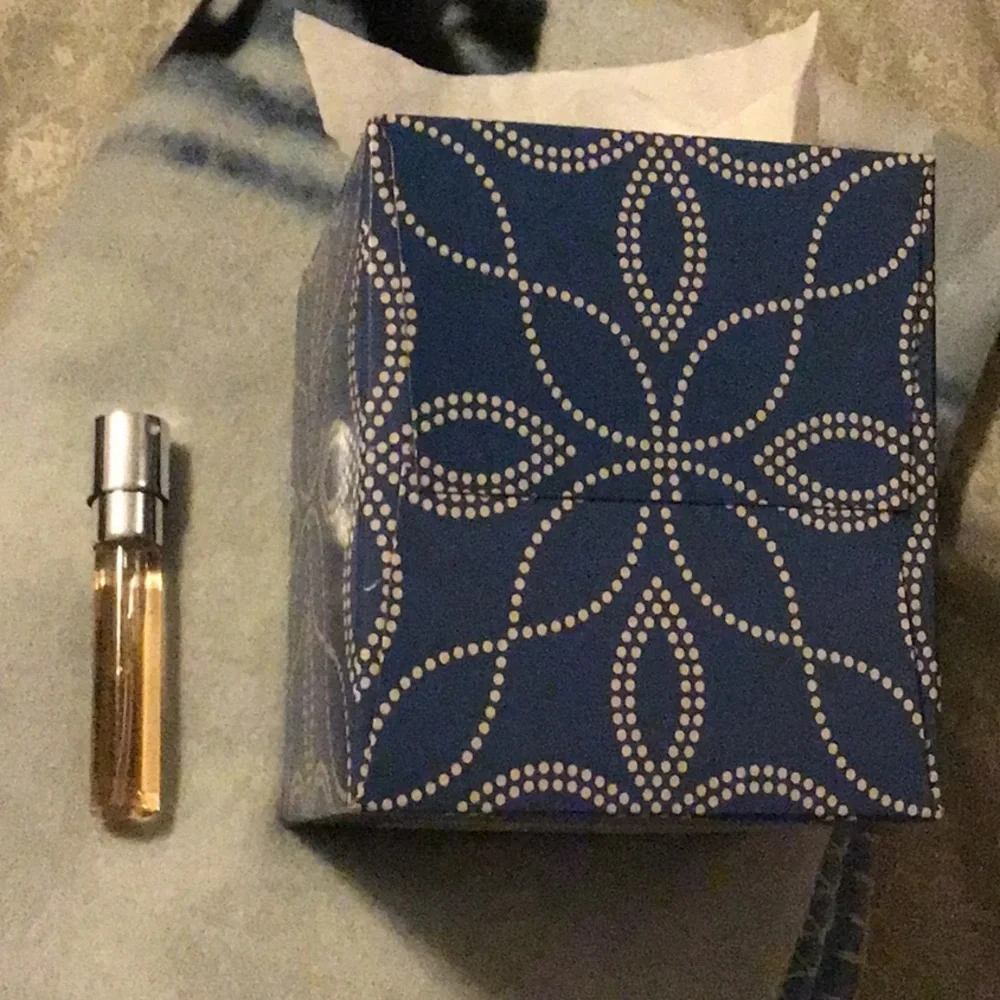 PRADA CANDY by Scentbird. No box. or atomizer. Tested once. - Picture 2 of 3